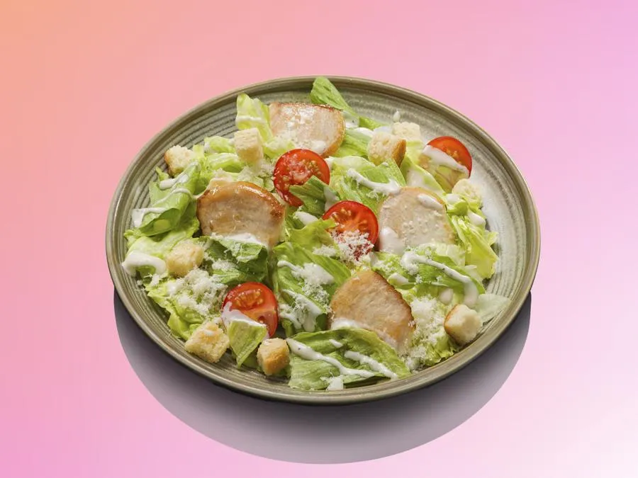 Салат Цезарь с курицей
