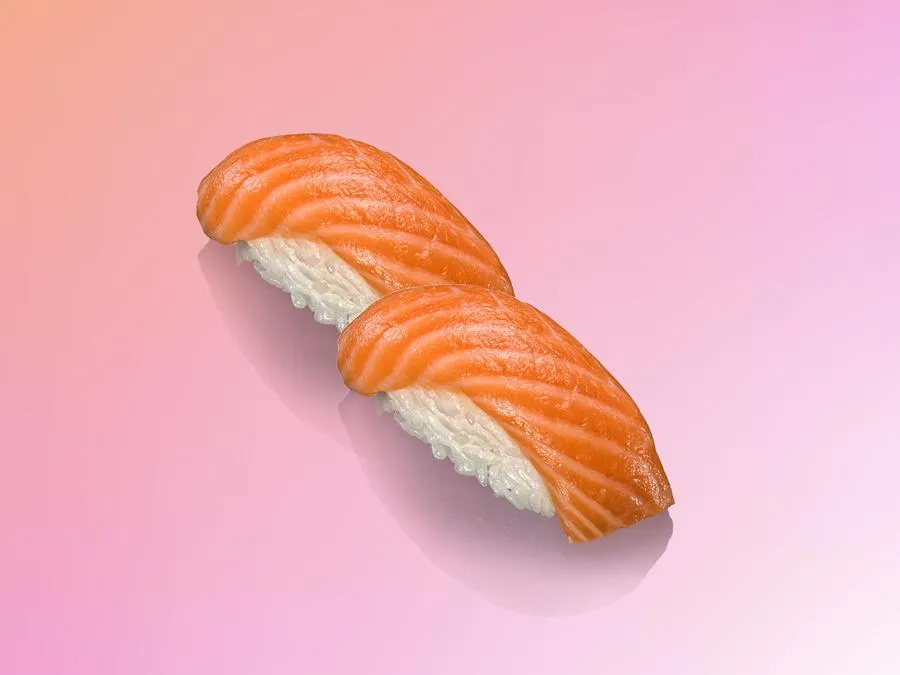 Суши с лососем